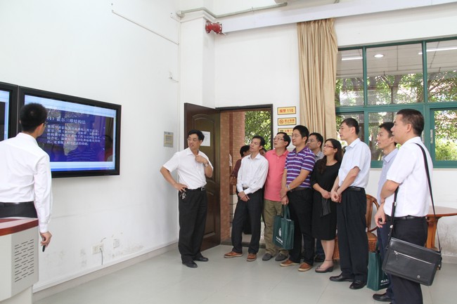 “国家级实验教学示范中心”挂牌仪式顺利举行