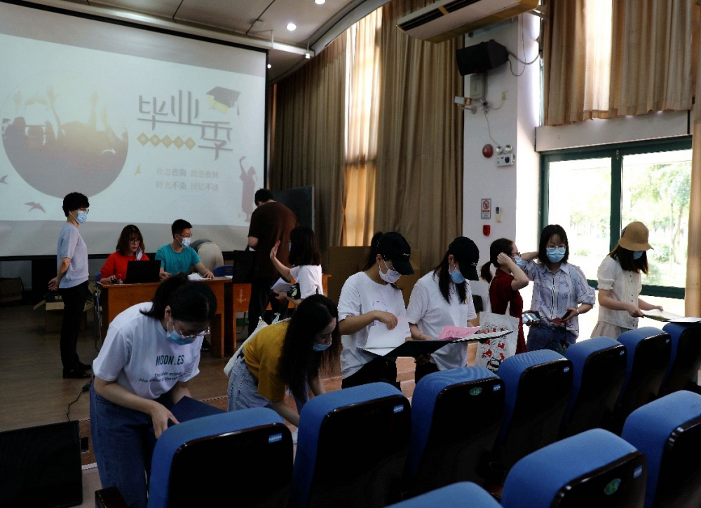 “一生一袋”，线下一次性领取毕业资料 